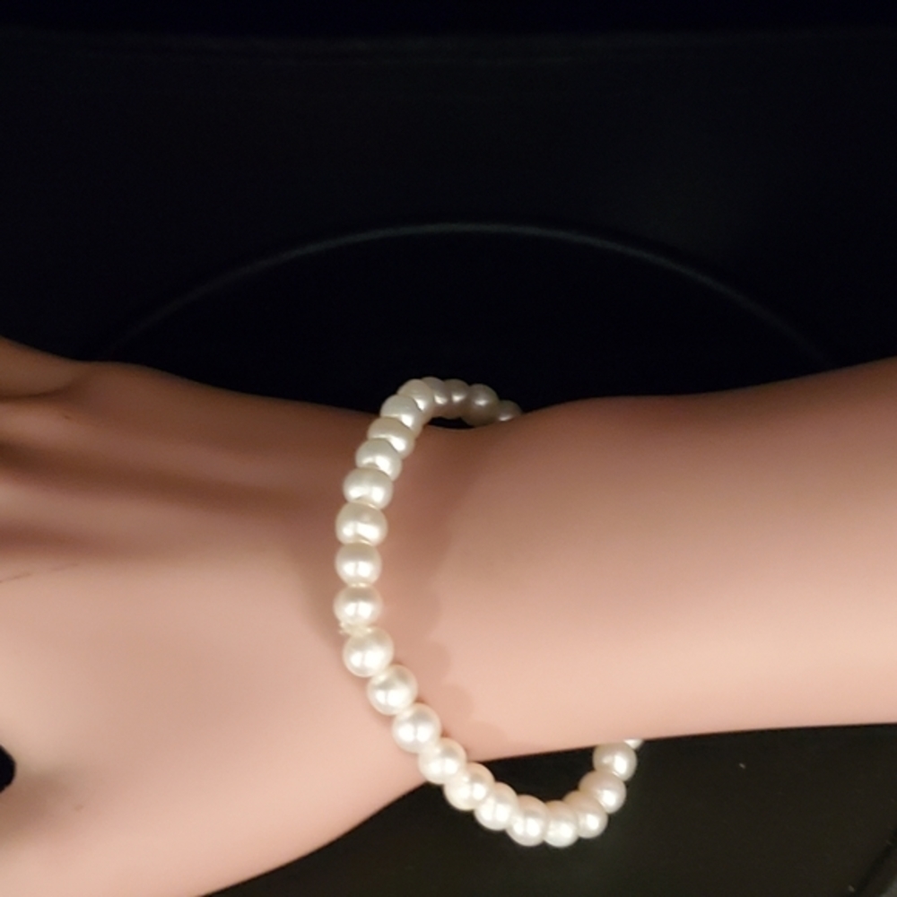 Vintage, New Stretch Cultured 6mm Freshwater Pearl Bracelet, Gift for any event